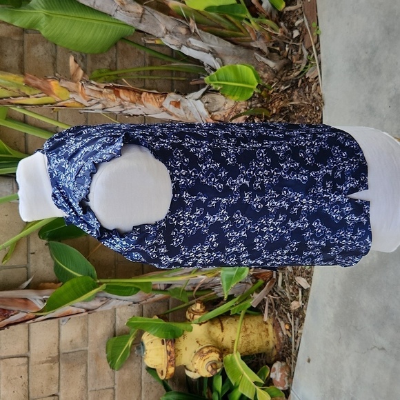 Banana Republic navy blue floral sleeveless blouse extra small - Picture 3 of 9